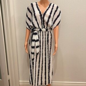 SOLD!!kaftan dress, Uterque ,black and white with beltSize M